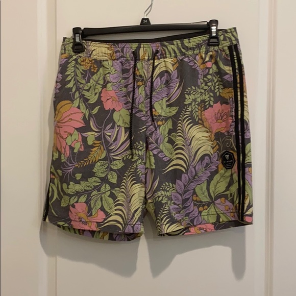 VISSLA Other - VISSLA board shorts Large